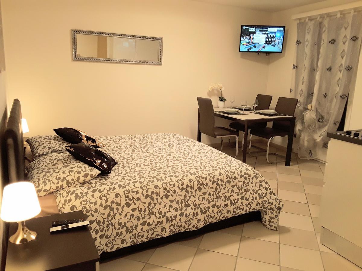 Holidays Homes Il Folletto Quartino Kültér fotó